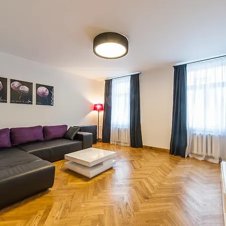 Delta Old Town Family Apartment