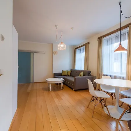 Delta Old Town Family Apartment