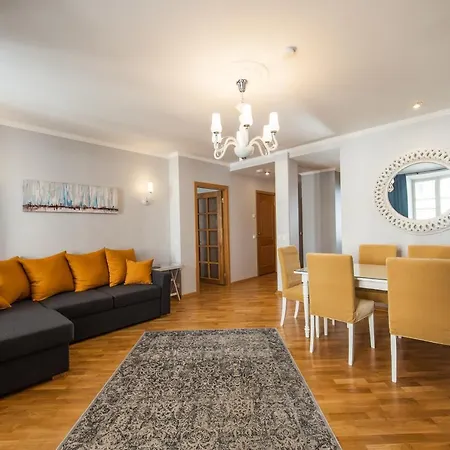 Delta Old Town Family Apartment